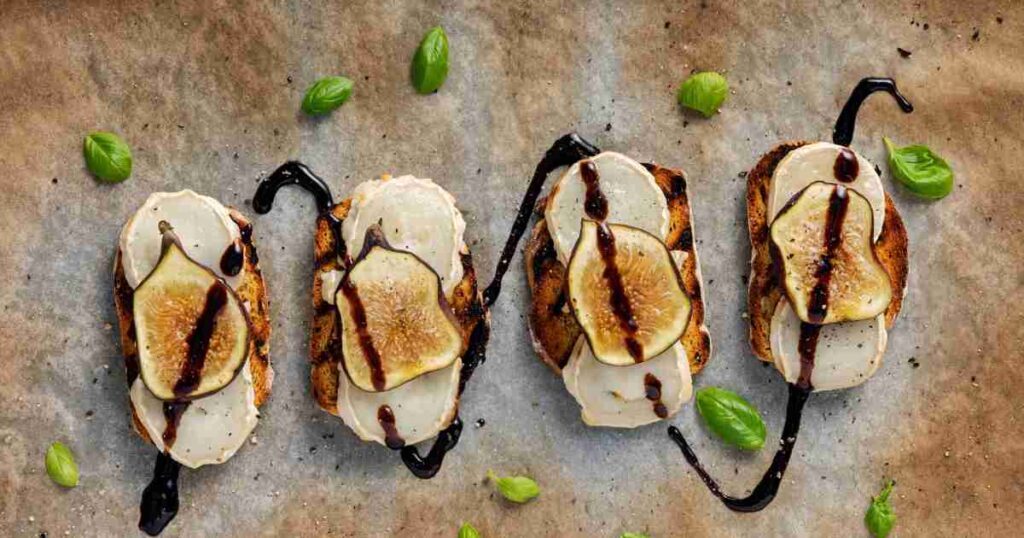 A rustic and elegant serving of Figs on Toast with creamy Goat’s Yogurt Labneh, garnished with fresh herbs and drizzled with honey. figs on toast with goat’s yogurt labneh Figs On Toast With Goat’s Yogurt Labneh Figs On Toast With Goats Yogurt Labneh recipe1 1024x538